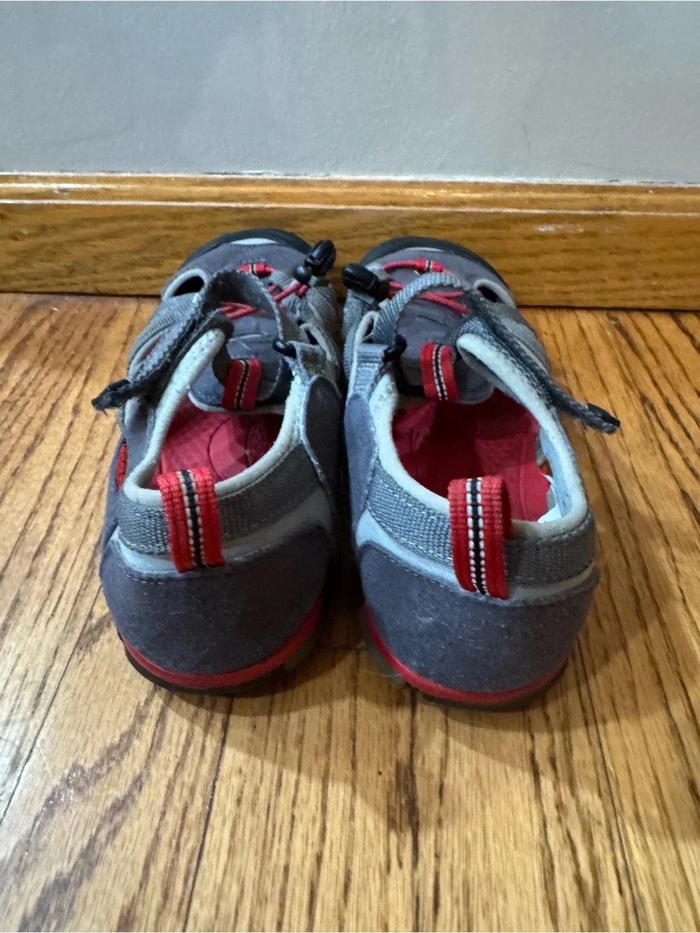 KEEN Seacamp II CNX Magnet/Racing Red Sandals - Youth Size 6